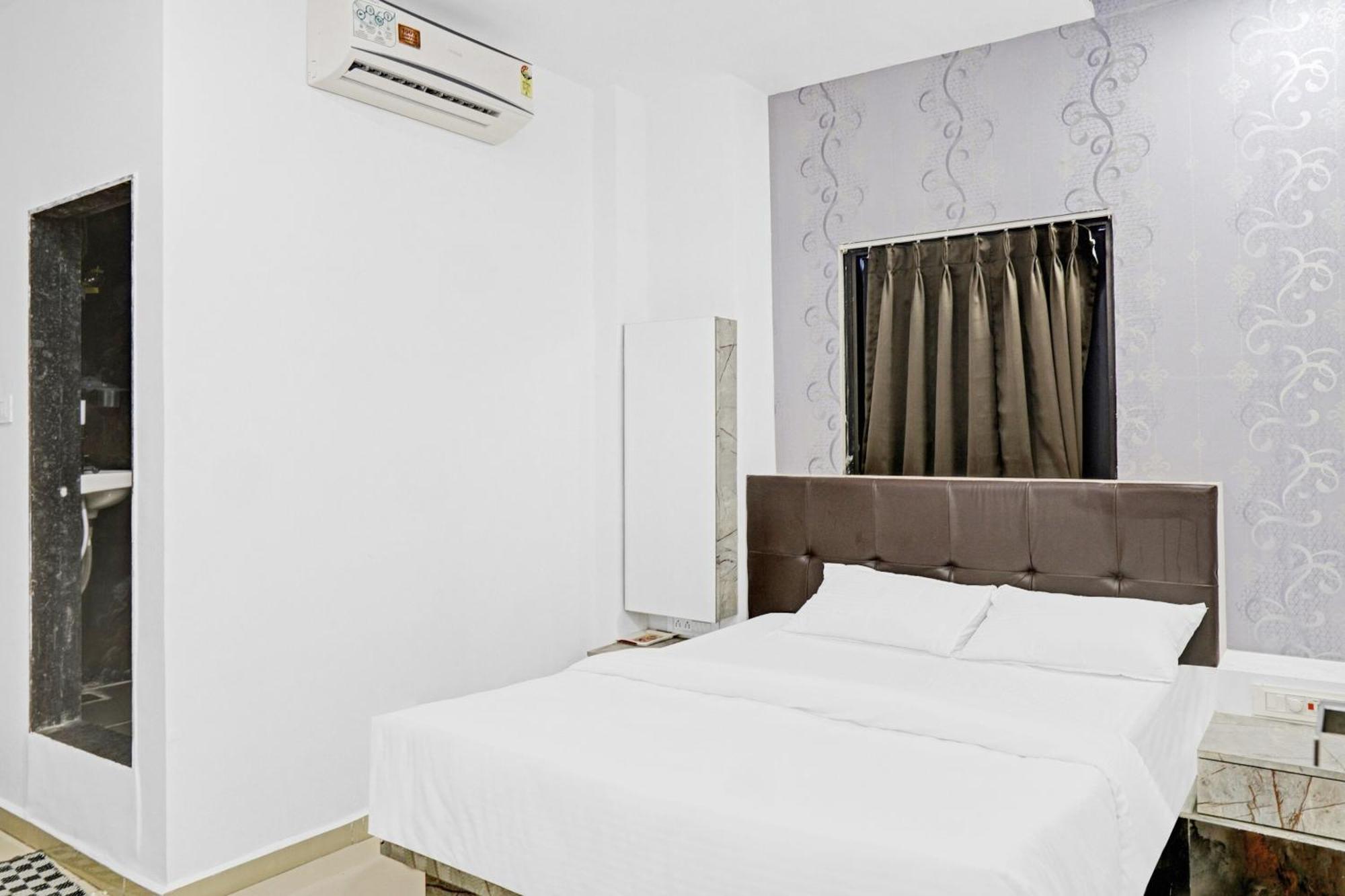Capital O 84670 Hotel Sigma Inn Surat Exterior foto