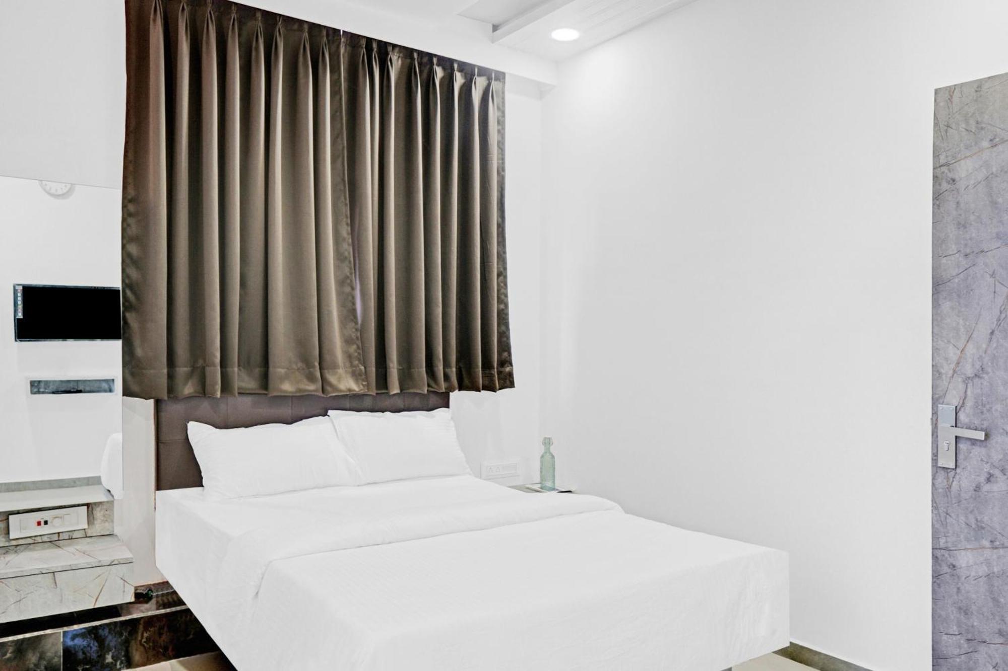 Capital O 84670 Hotel Sigma Inn Surat Exterior foto
