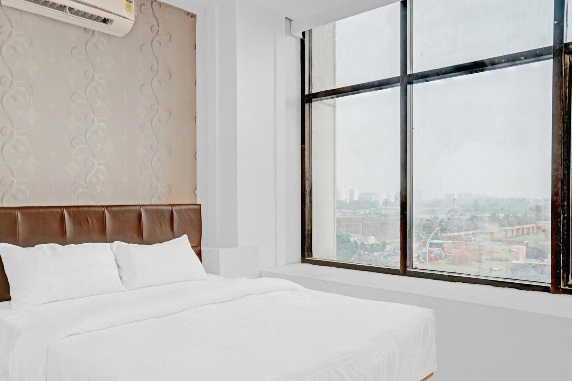 Capital O 84670 Hotel Sigma Inn Surat Exterior foto