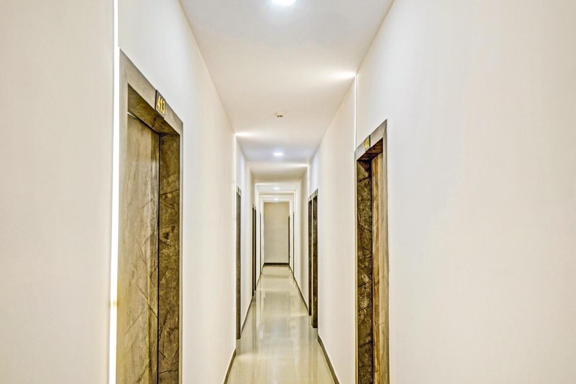 Capital O 84670 Hotel Sigma Inn Surat Exterior foto